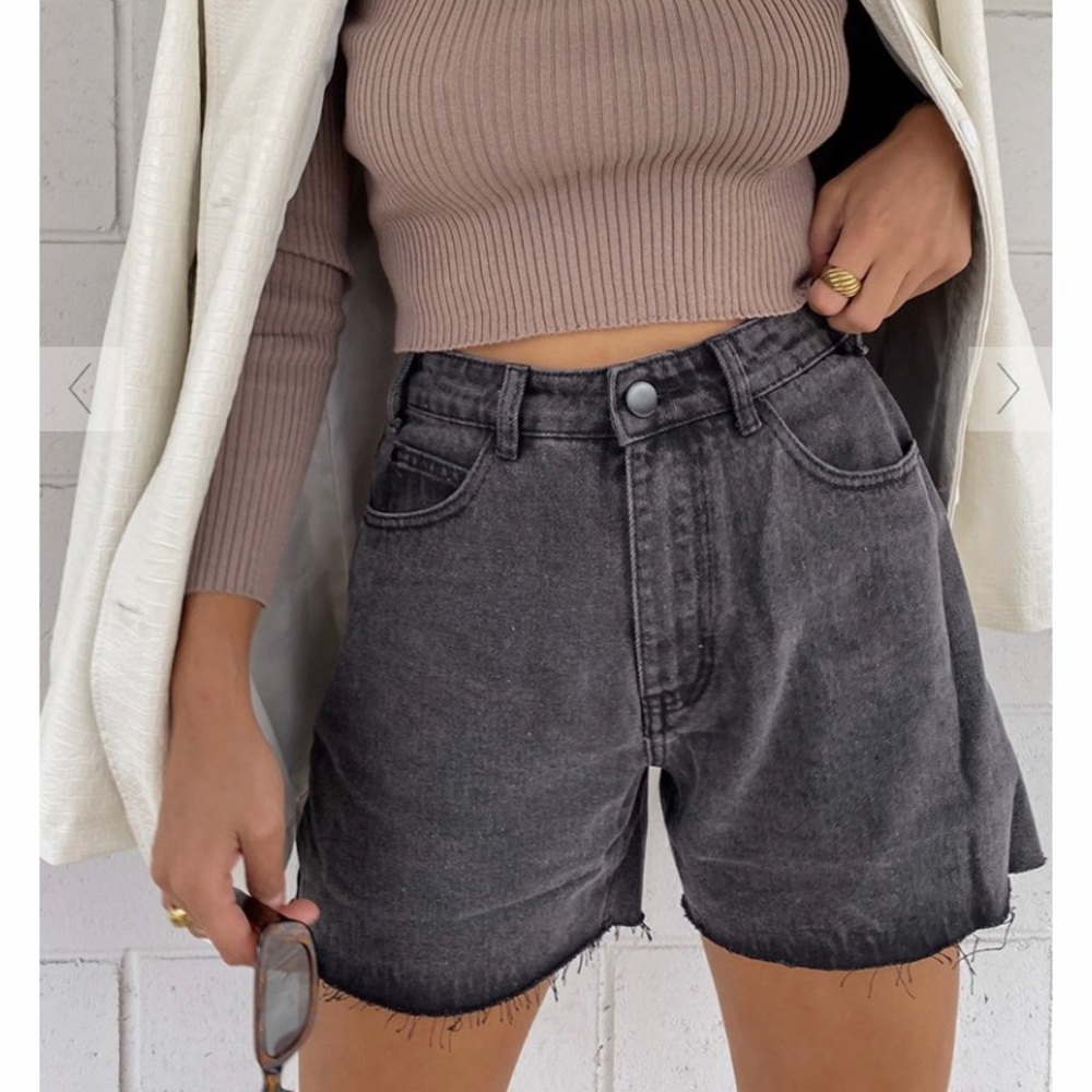 OLD SCHOOL WASHED BLACK DENIM SHORT